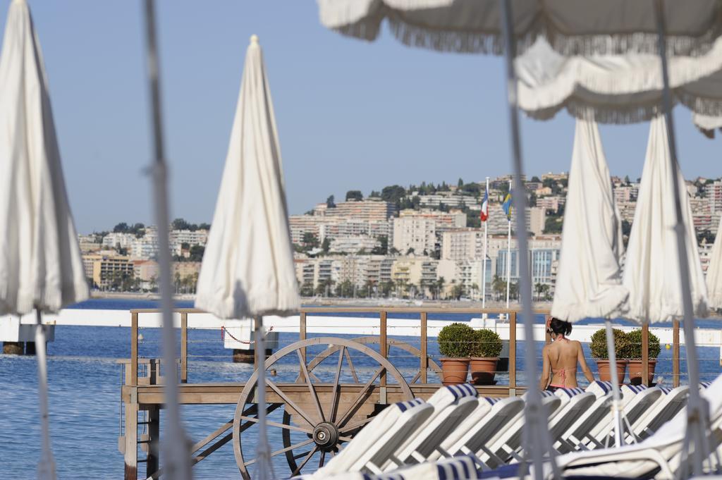 Anantara Plaza Nice Hotel - A Leading Hotel Of The World Екстериор снимка View of the bay from the hotel